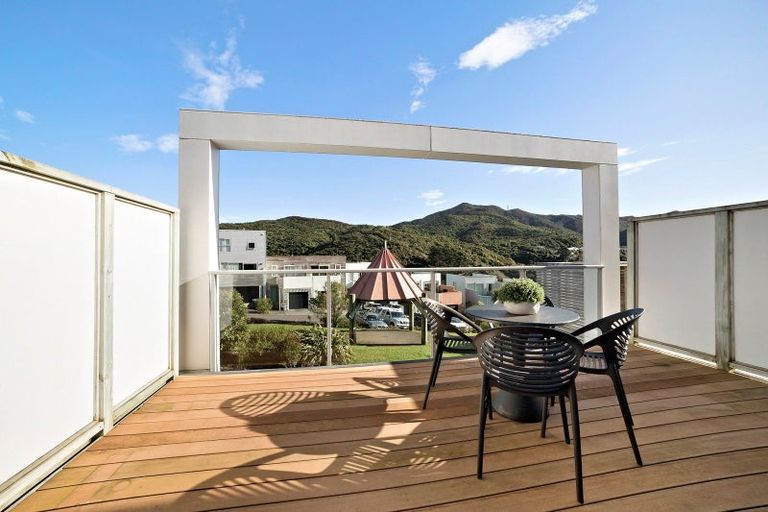 Photo of property in 18 Saddleback Grove, Karori, Wellington, 6012