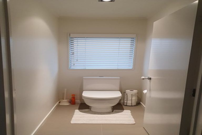 Photo of property in 17 Ferntree Terrace, West Harbour, Auckland, 0618