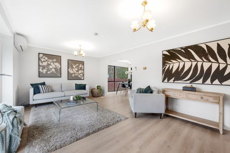 Photo of property in 57 Dalwhinnie Parade, Highland Park, Auckland, 2010