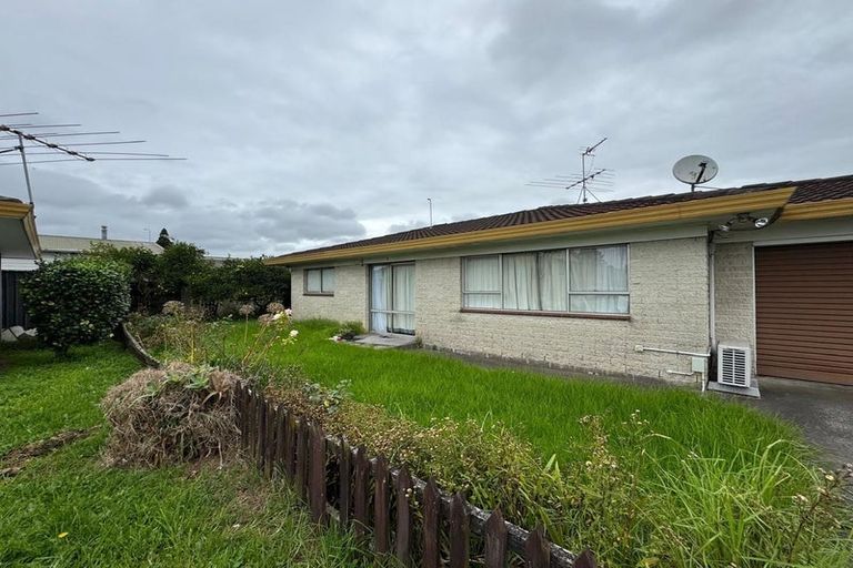 Photo of property in 2/69 Settlement Road, Papakura, 2110