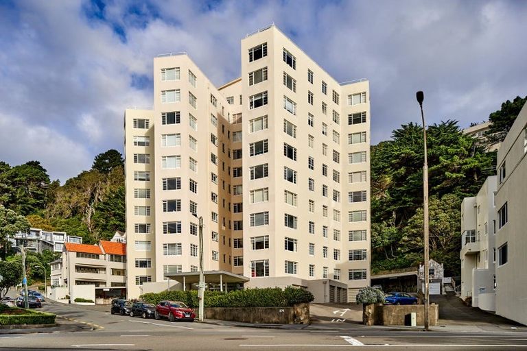 Photo of property in Wharenui Apartments, 274 Oriental Parade, Oriental Bay, Wellington, 6011