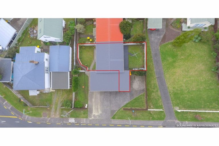 Photo of property in 1/83 Birkdale Road, Birkdale, Auckland, 0626