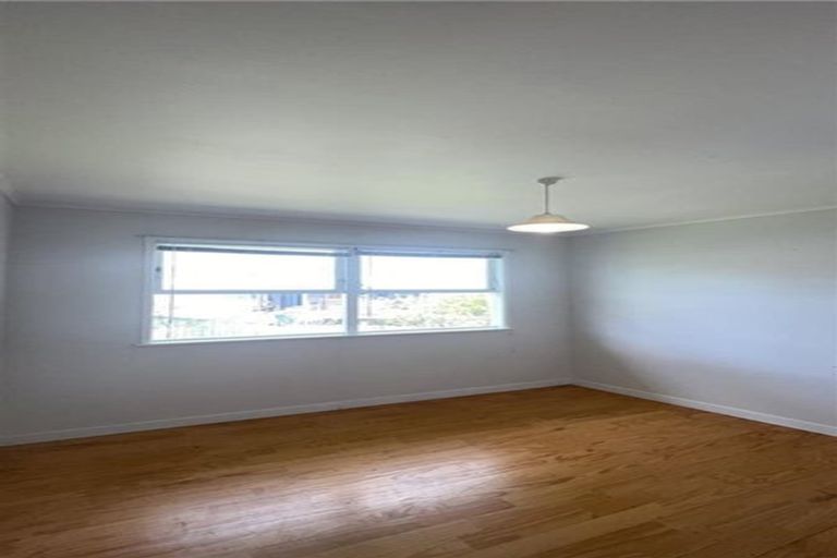 Photo of property in 6 Firle Place, Green Bay, Auckland, 0604