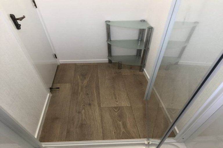 Photo of property in 1/11 Ocean View Road, Hillcrest, Auckland, 0627