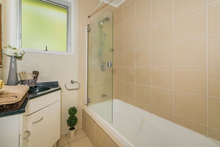 Photo of property in 72 Vandeleur Avenue, Birkdale, Auckland, 0626