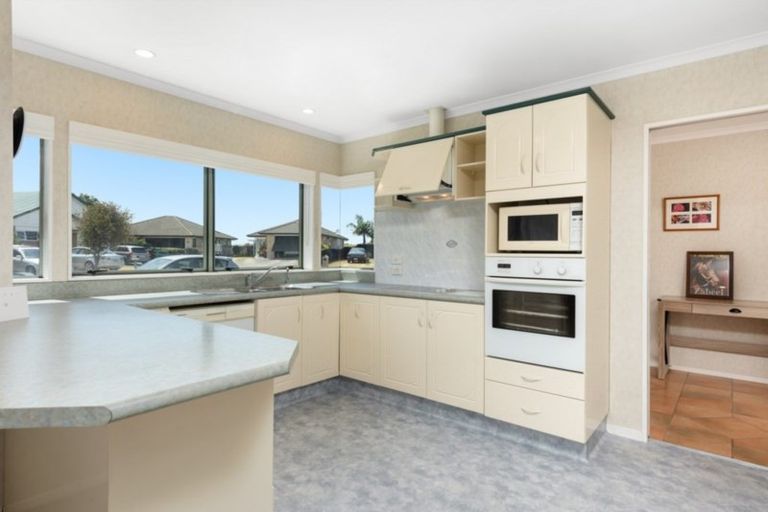 Photo of property in 4 Sequoia Grove, Mount Maunganui, 3116