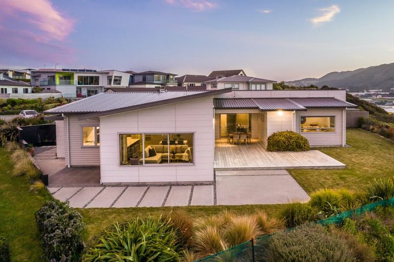 Photo of property in 15 Sue Dow Lane, Aotea, Porirua, 5024