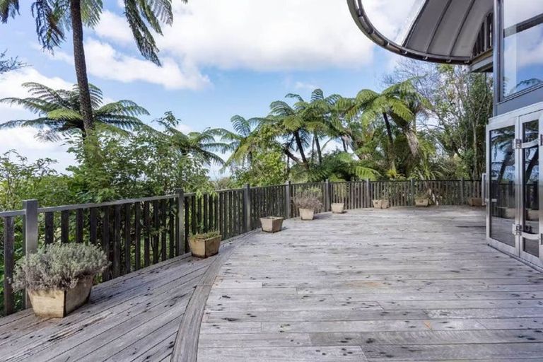 Photo of property in 442-454 Scenic Drive, Waiatarua, Auckland, 0612