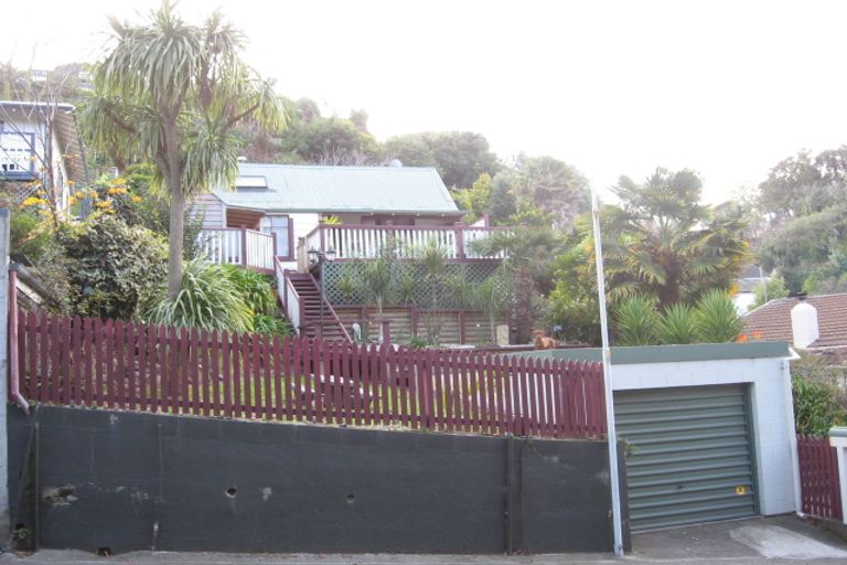 Photo of property in 28 Coote Road, Bluff Hill, Napier, 4110