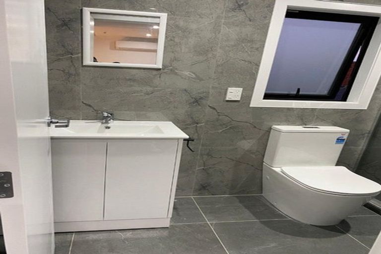 Photo of property in 15a Kiernan Place, Kelston, Auckland, 0602