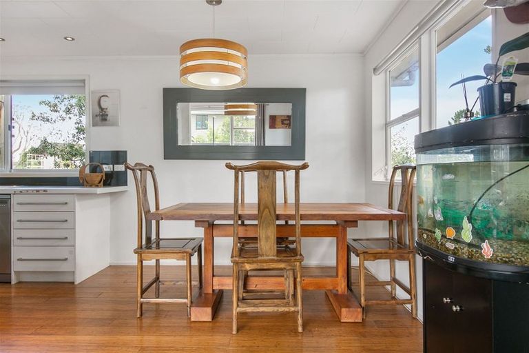 Photo of property in 87 Oreil Avenue, West Harbour, Auckland, 0618