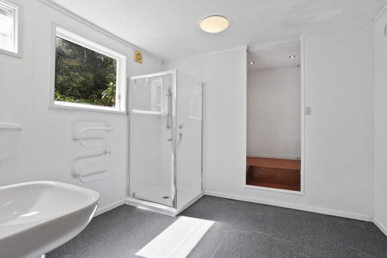 Photo of property in 39 Arapito Road, Titirangi, Auckland, 0604