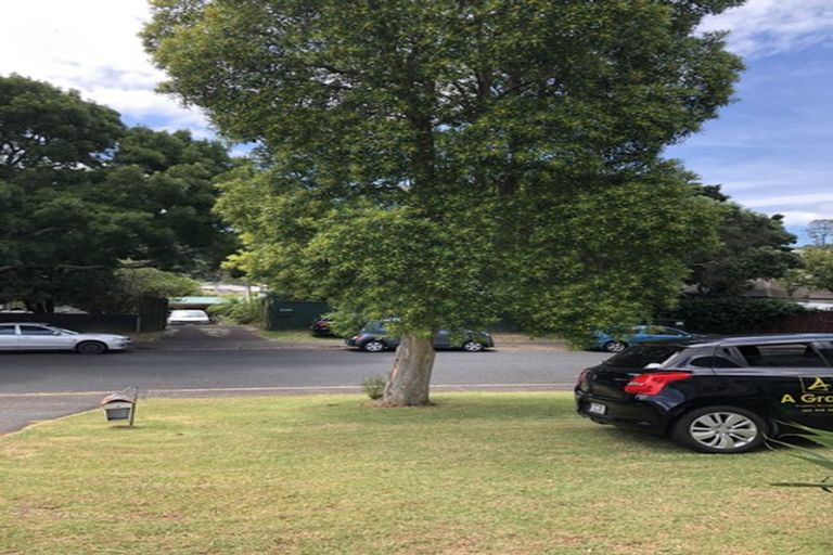 Photo of property in 17 Vandeleur Avenue, Birkdale, Auckland, 0626