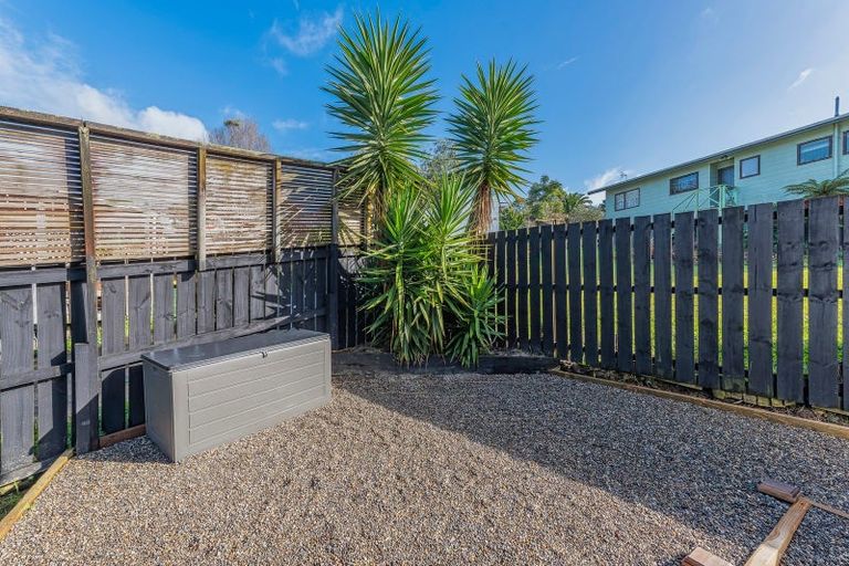Photo of property in 2/26 Midgley Road, West Harbour, Auckland, 0618