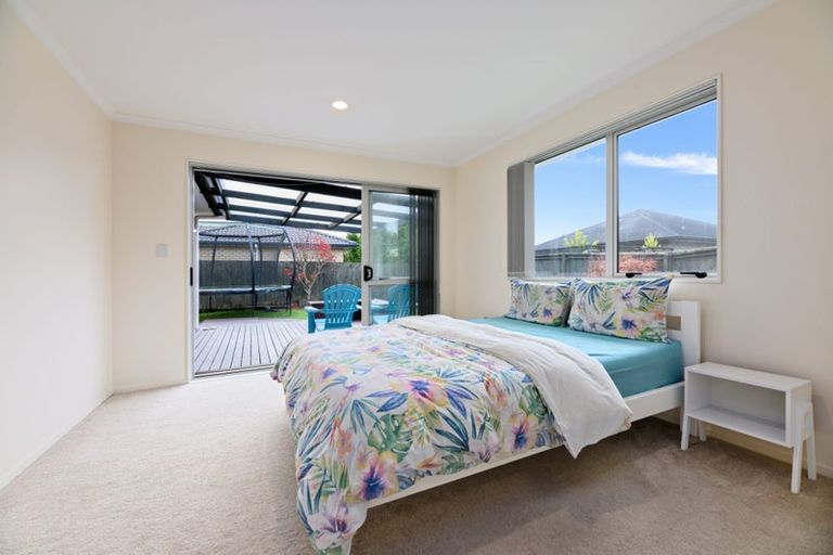 Photo of property in 106c Simpson Road, Henderson Valley, Auckland, 0614