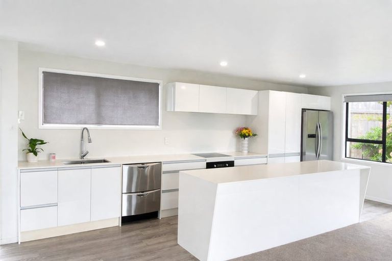 Photo of property in 22 Cleat Street, Whitby, Porirua, 5024