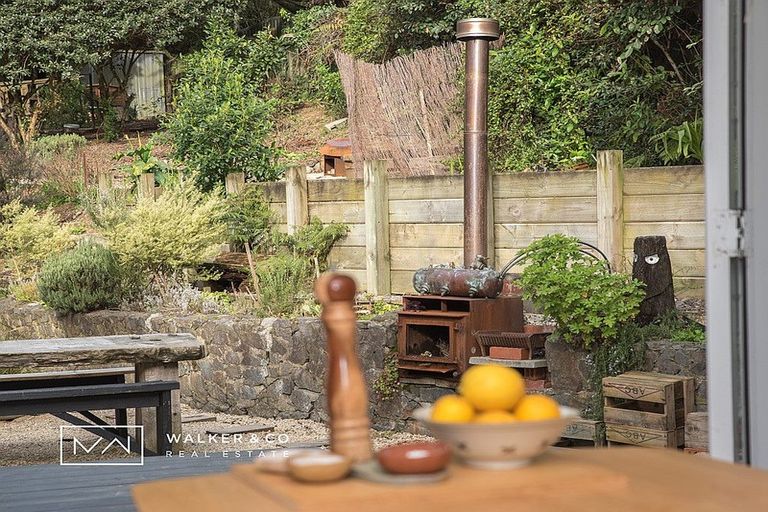 Photo of property in 97 Pinehaven Road, Pinehaven, Upper Hutt, 5019