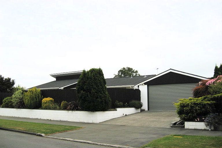 Photo of property in 1 Highland Place, Avonhead, Christchurch, 8042
