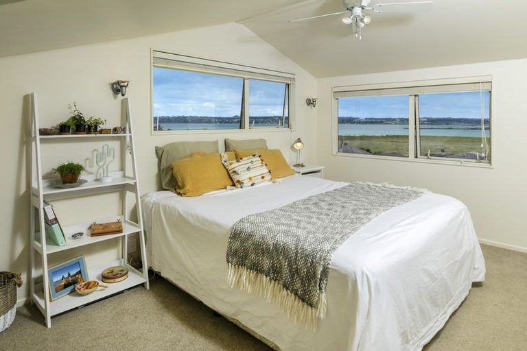 Photo of property in 2/102 Beresford Street, Bayswater, Auckland, 0622