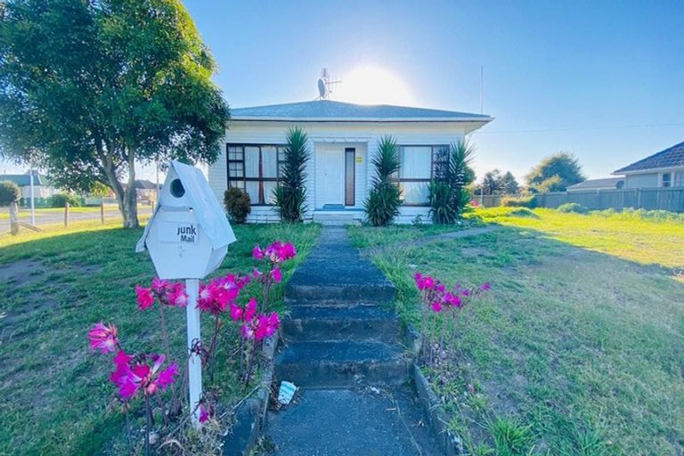 Photo of property in 1 Harris Street, Huntly, 3700