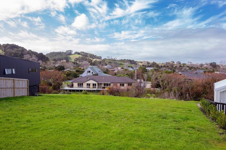 Photo of property in 37 Laly Haddon Place, Matakana, 0985