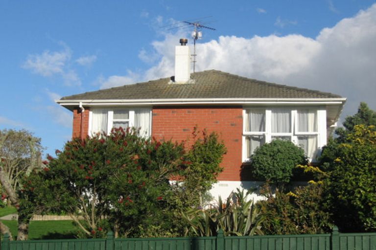 Photo of property in 15 Bellona Place, Cannons Creek, Porirua, 5024