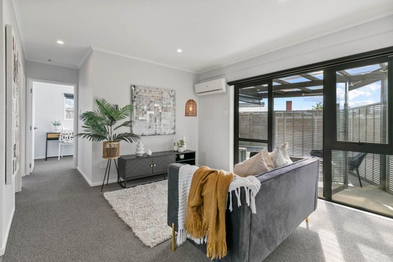 Photo of property in 2a Redwood Drive, Massey, Auckland, 0614