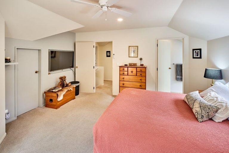 Photo of property in 2/139 Knights Road, Hutt Central, Lower Hutt, 5010