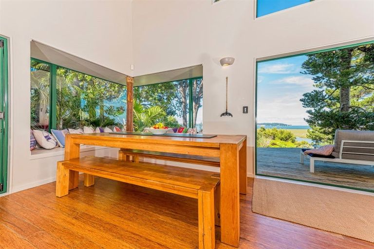 Photo of property in 215 West Harbour Drive, West Harbour, Auckland, 0618