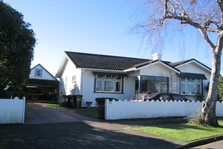 Photo of property in 71 Rangitane Street, Palmerston North, 4414