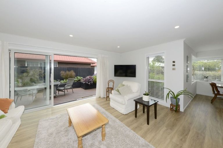 Photo of property in 2/11 Ludecke Place, Sockburn, Christchurch, 8042