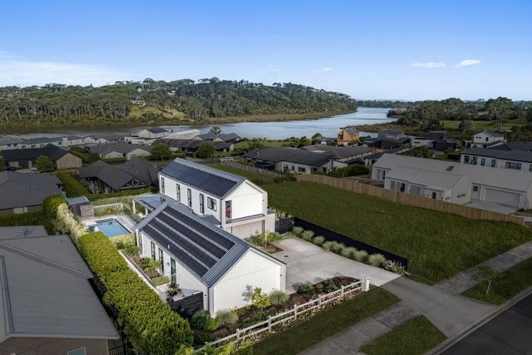 Photo of property in 17 Dinning Road, Riverhead, 0820