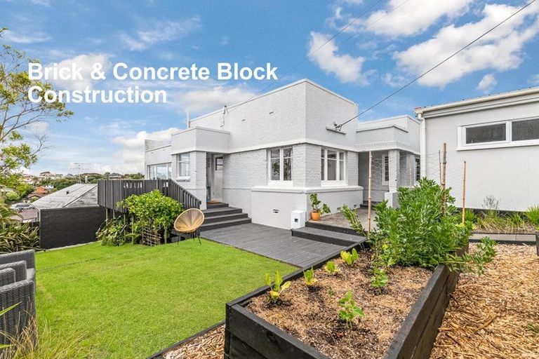 Photo of property in 1/53 Deep Creek Road, Waiake, Auckland, 0630