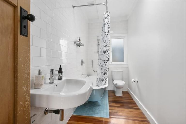 Photo of property in 10 Westmere Crescent, Westmere, Auckland, 1022