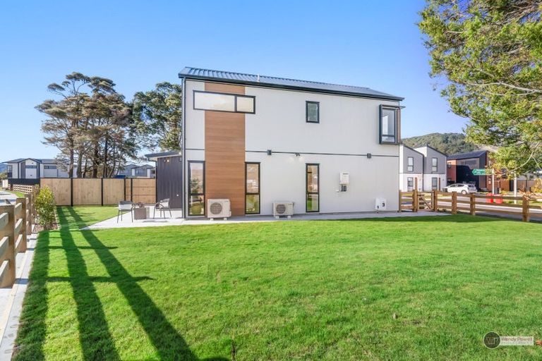 Photo of property in 16 Orongomai Street, Wallaceville, Upper Hutt, 5018