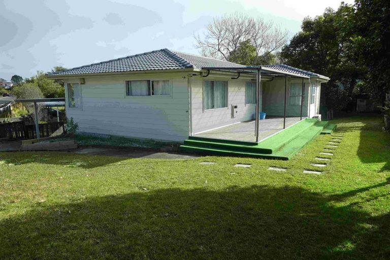 Photo of property in 35 Zita Maria Drive, Massey, Auckland, 0614