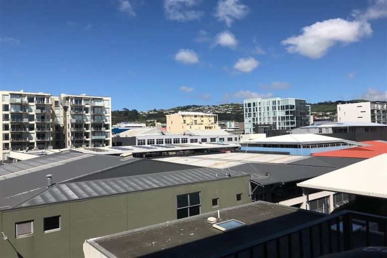 Photo of property in De Vere Apartments, 10/23 Tennyson Street, Te Aro, Wellington, 6011