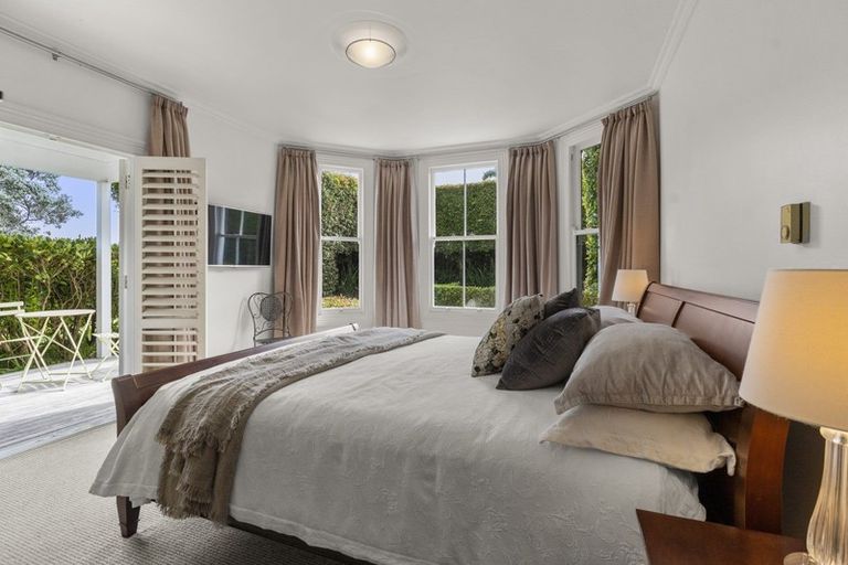 Photo of property in 28 Stanley Point Road, Stanley Point, Auckland, 0624