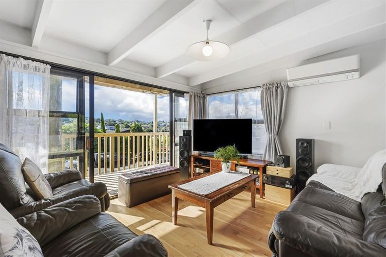 Photo of property in 13 Oaktree Avenue, Browns Bay, Auckland, 0630