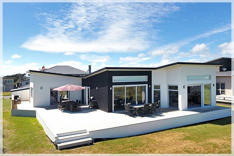 Photo of property in 6a Marine Parade South, Foxton Beach, Foxton, 4815