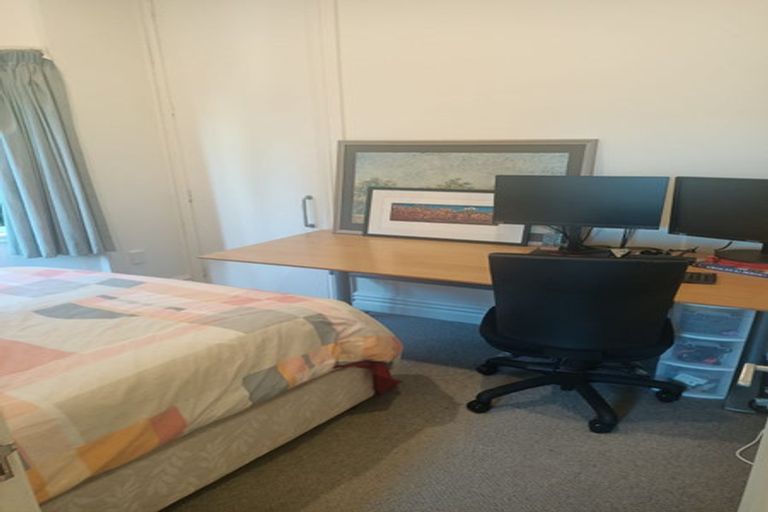 Photo of property in 56 Kelburn Parade, Kelburn, Wellington, 6012