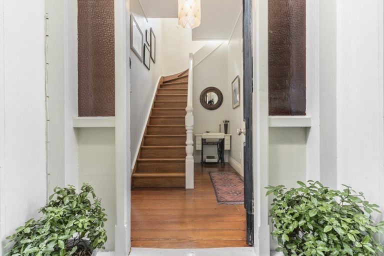 Photo of property in 100 Constable Street, Newtown, Wellington, 6021