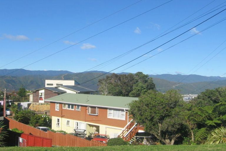 Photo of property in 11 Pokohiwi Road, Normandale, Lower Hutt, 5010