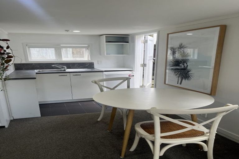 Photo of property in 1/1 Deuxberry Avenue, Northcote, Auckland, 0627