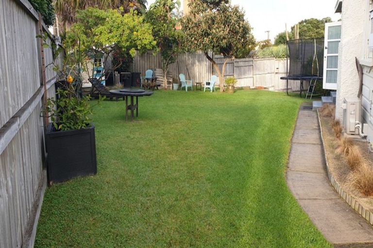Photo of property in 2 Craig Road, Milford, Auckland, 0620