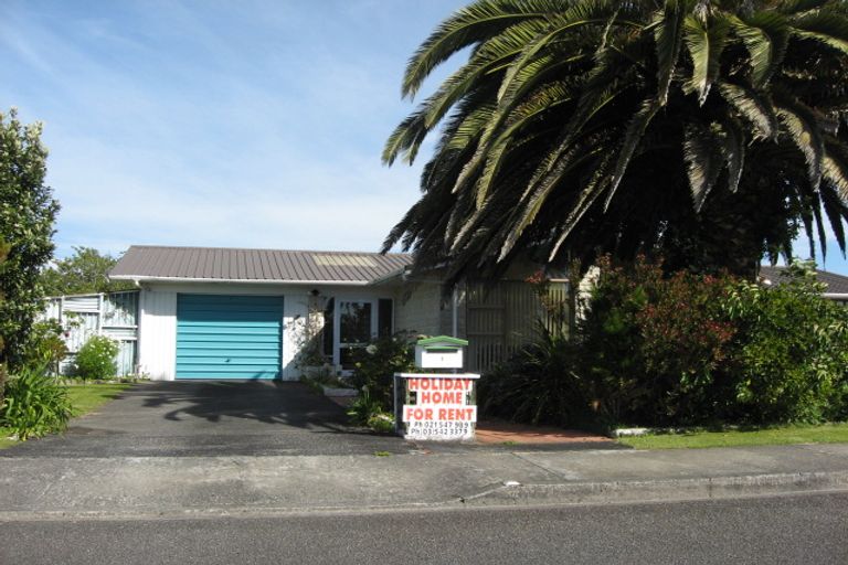 Photo of property in 1 Cook Street, Carters Beach, Westport, 7825