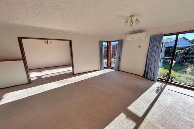 Photo of property in 10 Kowai Place, Amberley, 7410