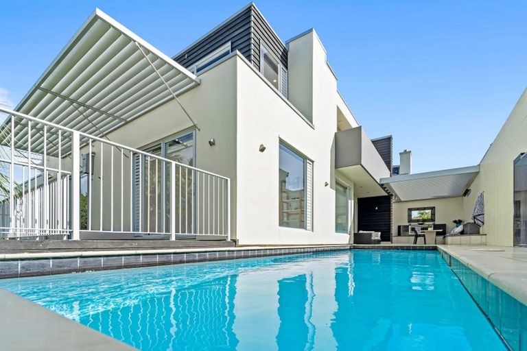 Photo of property in 33a Churchill Road, Murrays Bay, Auckland, 0630