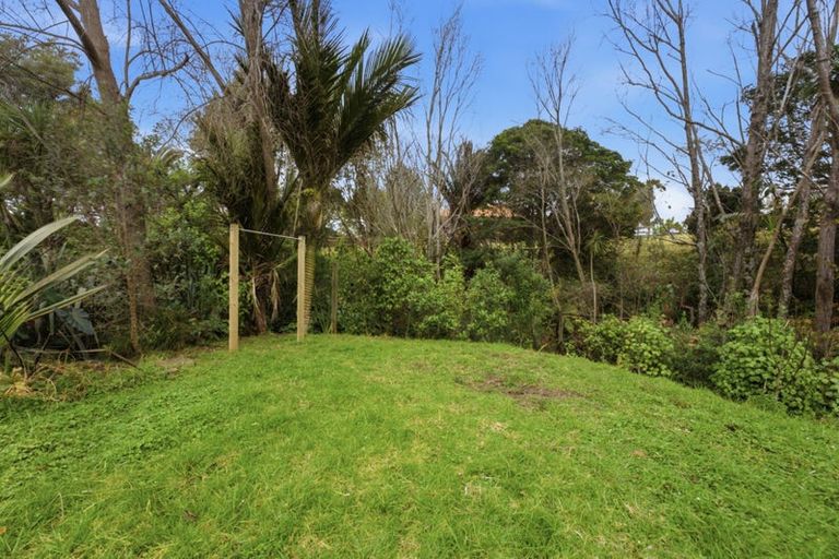Photo of property in 82 Wairau Road, Oakura, 4314