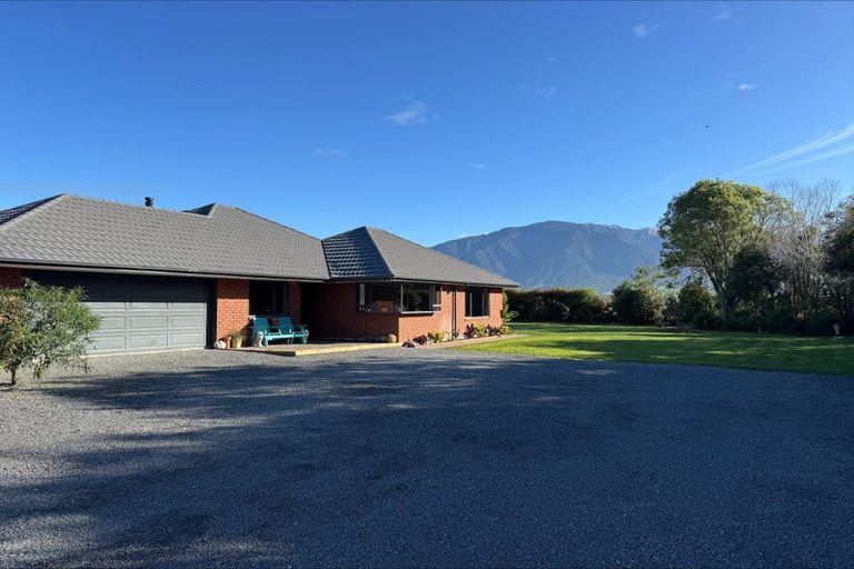 Photo of property in 56 Hawthorne Road, Kaikoura, 7300